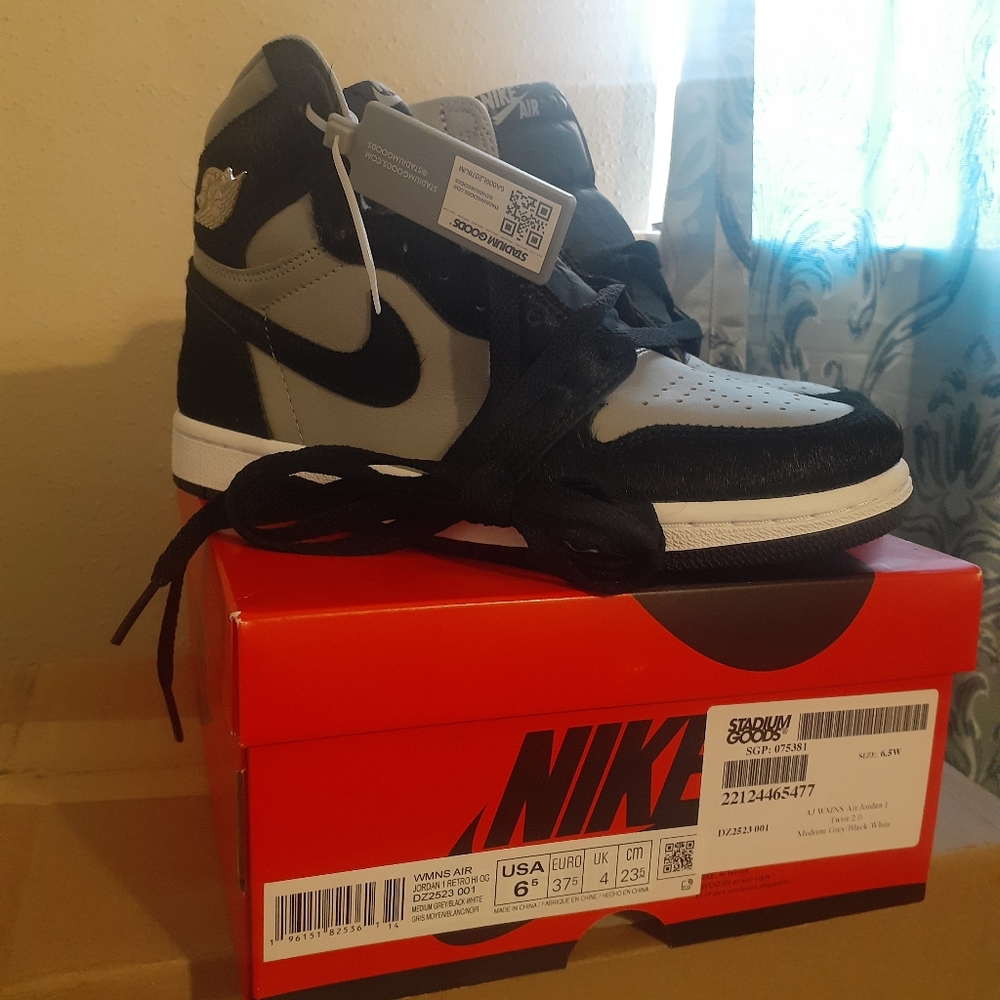 Brand New Jordan 1 retro high OG twist 2.0